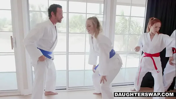 #2　「イヤだとは言えない…」女子力UPを目指してやって来たエステ店で、施術師の男の口車に乗せられ快楽に身を委ねてしまった制服美◯女たちの性感オイルマッサージ２