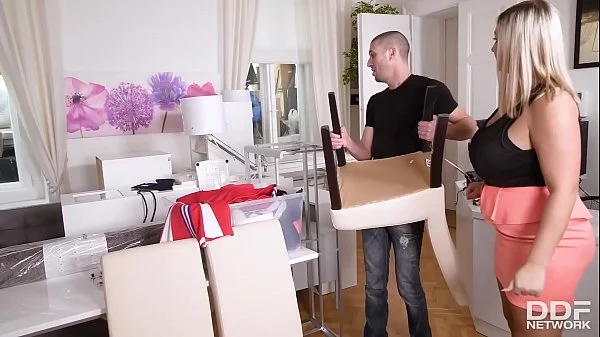 What is inside the box? in Shinjuku1 | stand-up-tv.jp